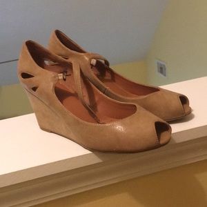 Nicole Shoes - Lovely wedged shoes Nicole Shoes - Lovely wedged shoes